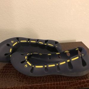Crocs navy blue springi flats w 10